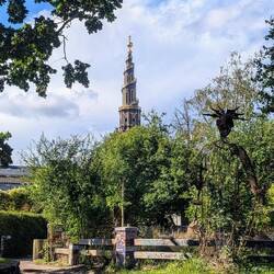 Blick auf Vor Frelsers Kirche mit ihrem Spiralturm