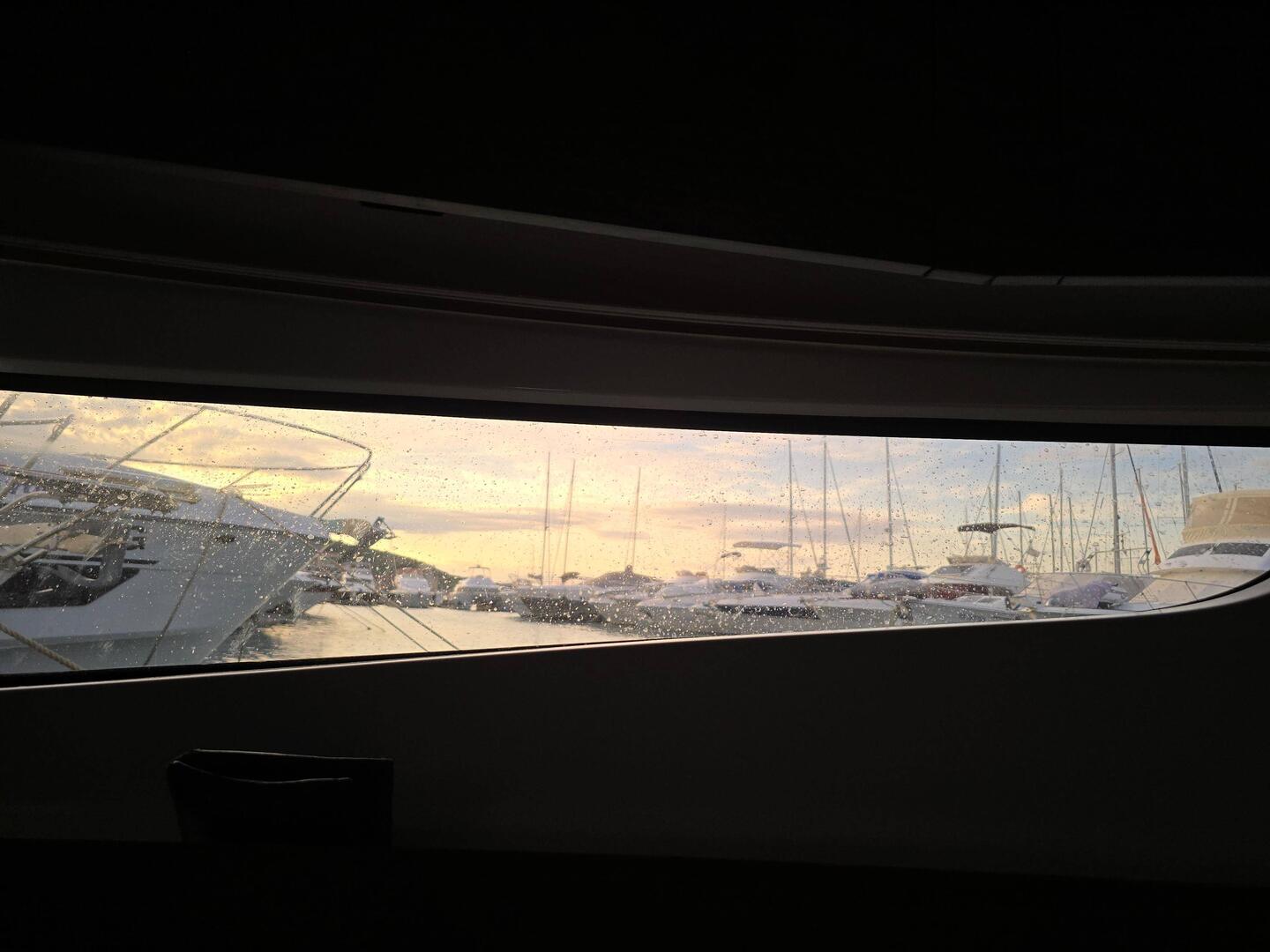 Früh Morgens in der Marina Pirovac aus dem Fenster unserer Koje