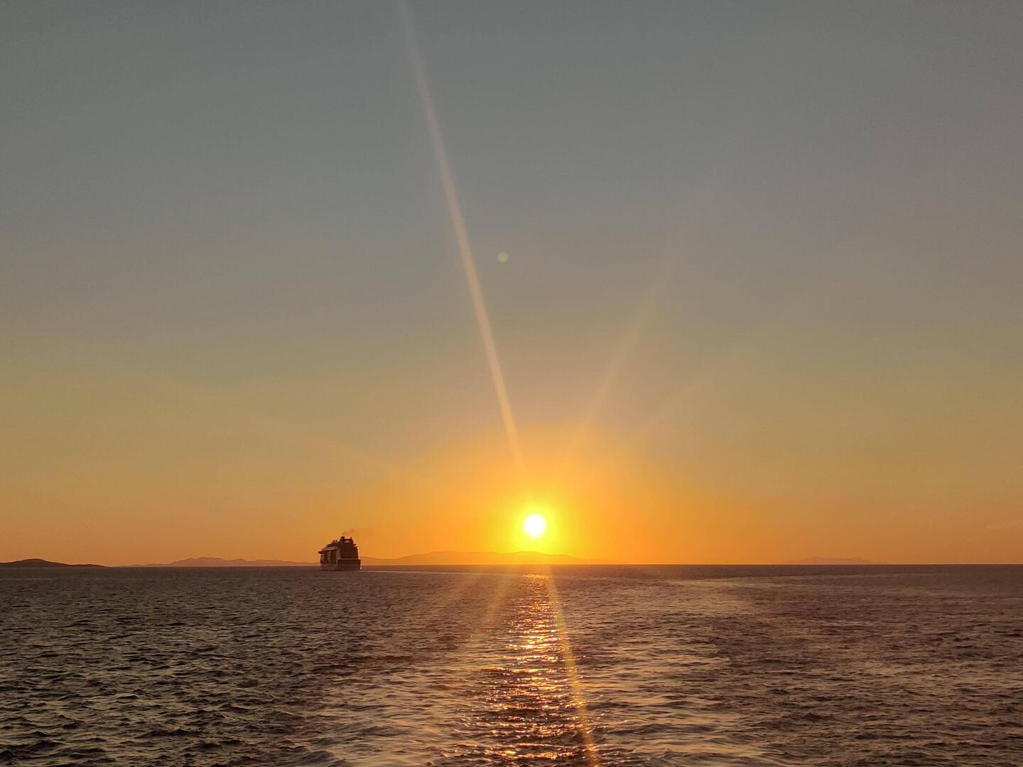 From Syros to Paros