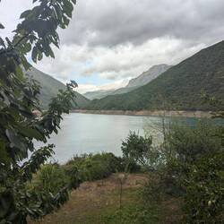 Letzter Blick auf den Piva-Stausee in Montenegro