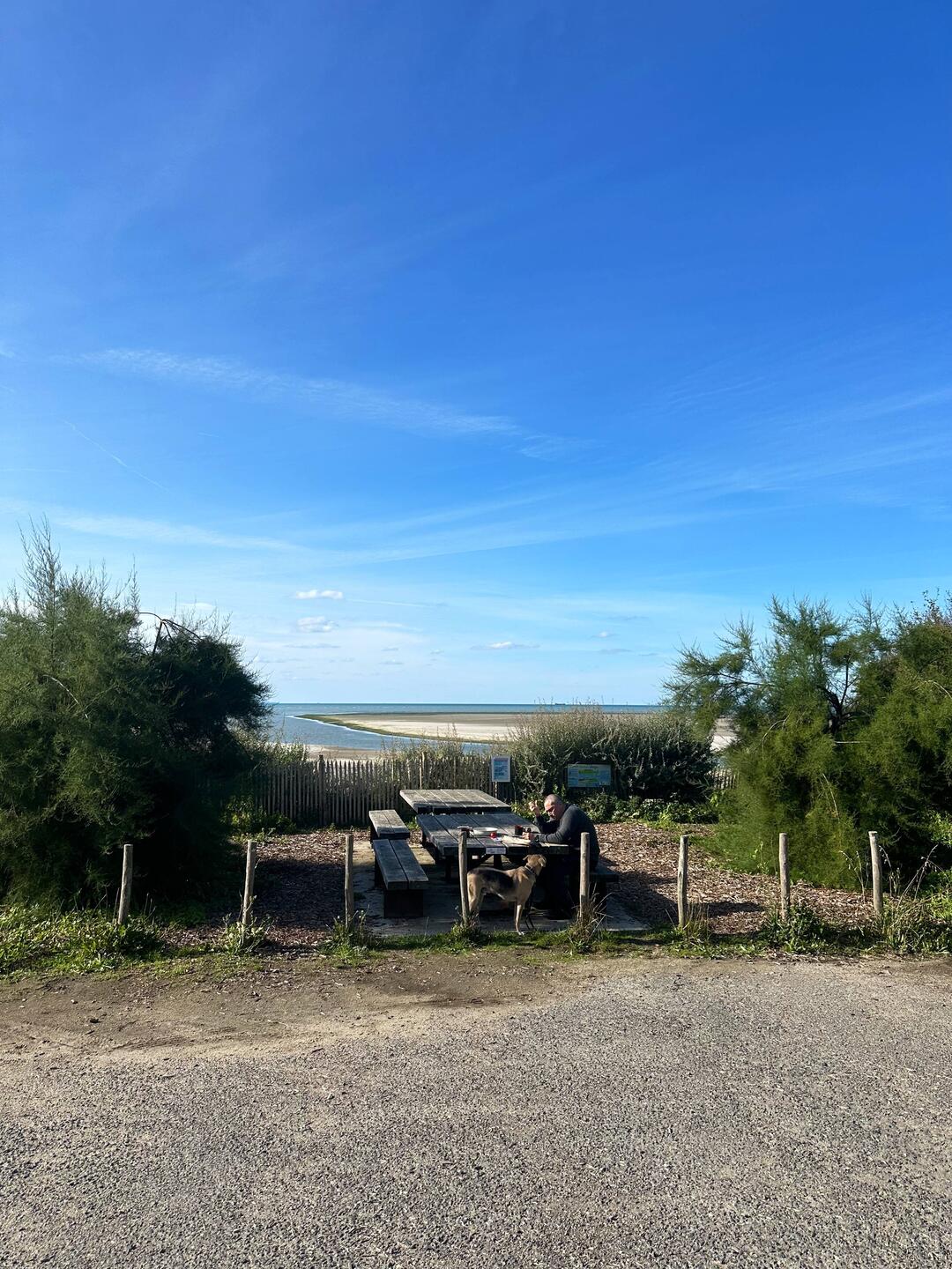 Kurze Snackpause mit Aussicht