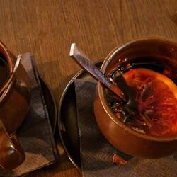 Typische Joodse warme kruidenwijn