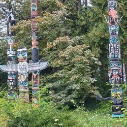 Die Totempfähle der Urkanadier zu Ehren ihrer Gottheiten