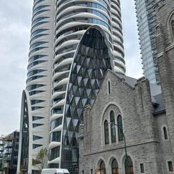 Das Neue umfängt das Alte