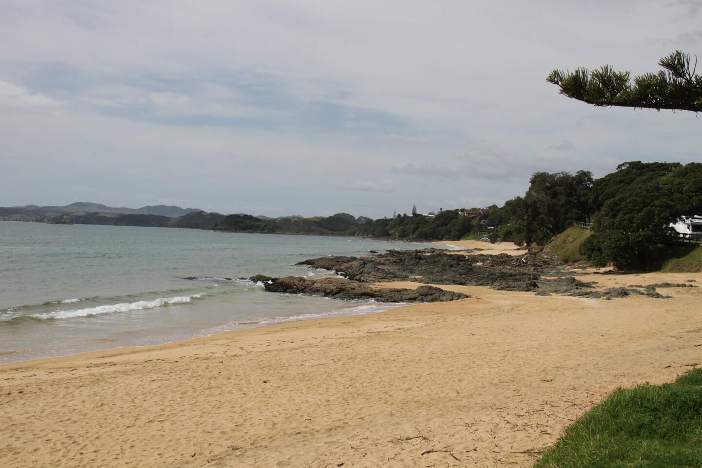 Der Strand in Whangaroa