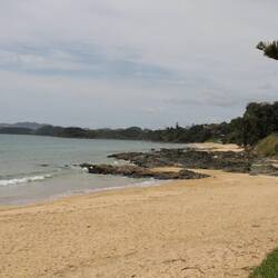 Der Strand in Whangaroa
