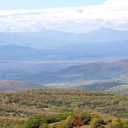 Im Hintergrund die Bergkette bei Prilep.