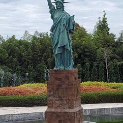 Freiheitsstatue (🤭)