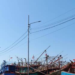 Am Hafen liegen unzählige von diesen Fischerkähnen, teilweise noch in Betrieb.