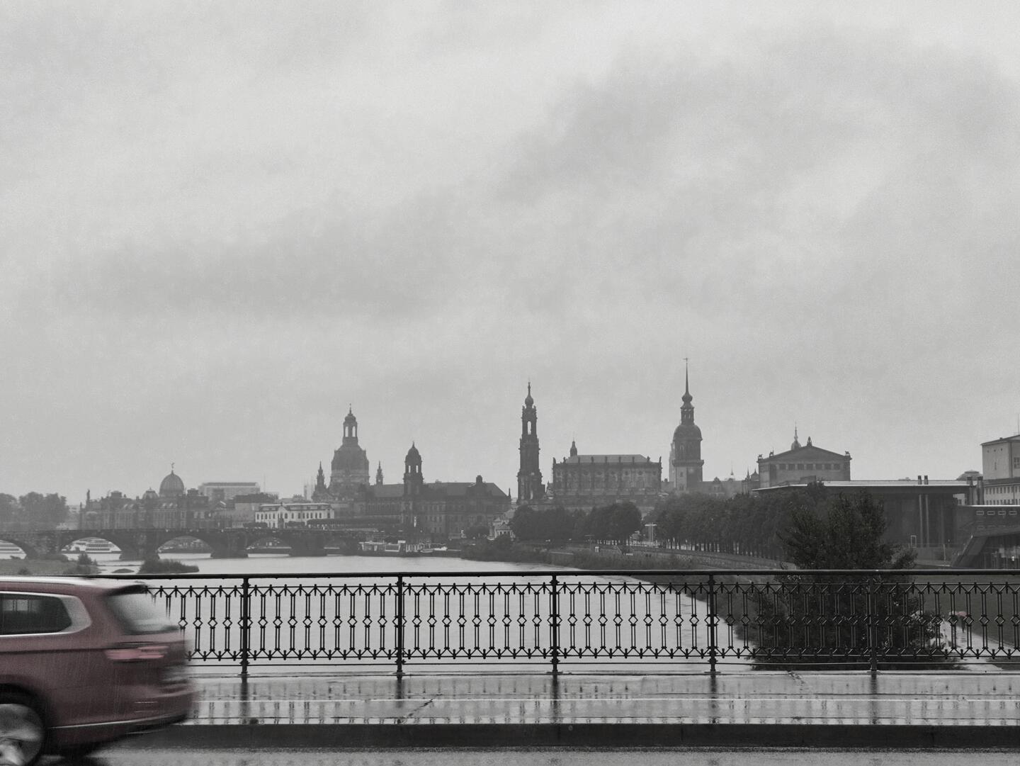 Blick von der nicht eingestürzten Marienbrücke
