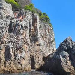 Big cliff jumping!