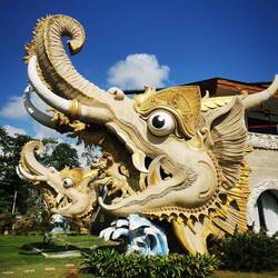 Tolle Kunst am Hafen von Sanur 🐉