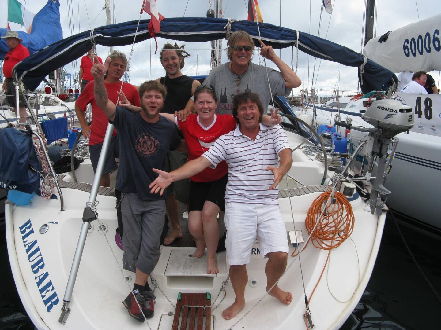 Obere Reihe: Dietmar, Limo, Hardy. Untere Reihe: Heli, Michaela, Cpt. Snoo--