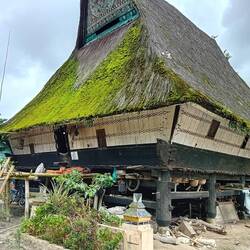 Ein traditionelles Karo-Haus