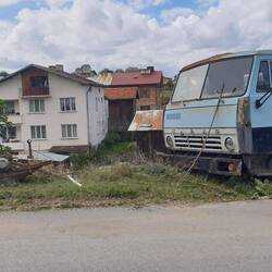 Fahrerhaus betrachtet Hinterachsfeder.