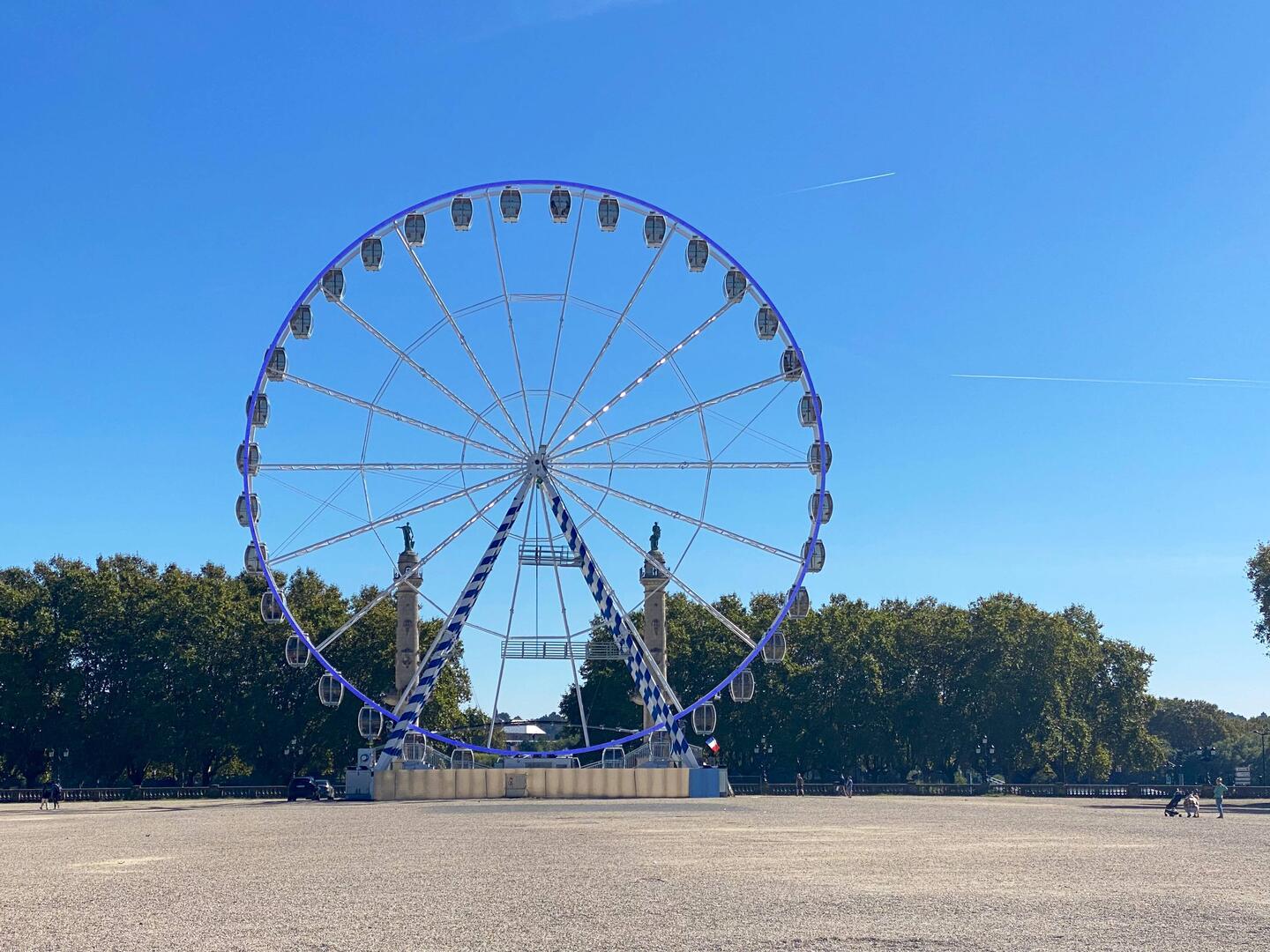 Landmark Ferris wheel - lovely in the sun