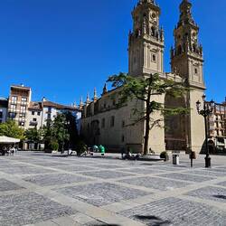 Santa Maria catedral with its twin baroque towers