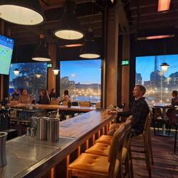 Football 🏈 gucken im Abendlicht