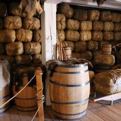 Tierfelle verpackt für den Transport nach Europa