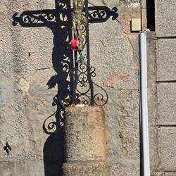 On of the many crosses along the route