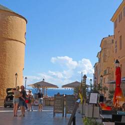 Hoch über der Stadt - der Palais des Gouverneurs