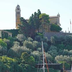Diese Kirche wird unser erstes Ziel.