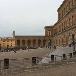 Ähnlich war es vor dem Palazzo Pitti - denn es begann zu regnen!