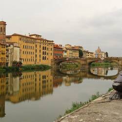 Am Arno-Ufer, der Ponte Vecchio liegt links