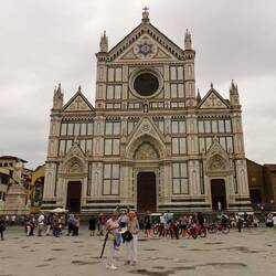 Zurück auf der Piazza Santa Croce - die Kirche öffnet zur Besichtigung