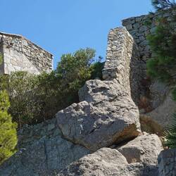 Vielfach wurde der Granit-Untergrund einfach als Fundament genutzt.