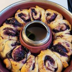 Noch schnell Pudding-Heidelbeer-Schnecken.