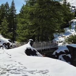 Über das Brückli muess i und de gohts nur no abe