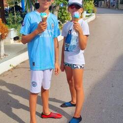 De bonnes glaces aux couleurs de la Grèce biensûre