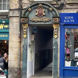 Decorative entrance to a close