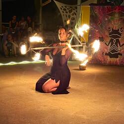 Spectacle de feu avant le drame 🪖