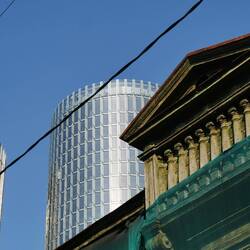 Sehr alt vor sehr neu