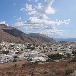 Blick nach Emporio und Peresi
