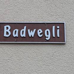 Putziges Straßenschild