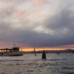 Vaporetto trifft Sonnenuntergang
