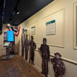 Many sizes of soldiers