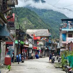 Nayapul market on my wat to the first checkpoint