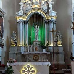 Maria auf grün erleuchtetem Grund - irgendwie ungewöhnlich