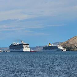 Big cruise ship port