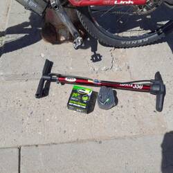 Aufrüstung nach intensivem Kampf gegen Stacheln und Dornen (in 2Tagen ca. 10 Löcher geflickt)