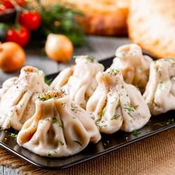 Chinkali - Teigtaschen gefüllt mit Fleisch oder Käse