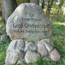 Heute haben wir auch den Erinnerungsstein gefunden. Jetzt geht es zurück.