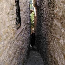 Die schmalste Gasse in Berat