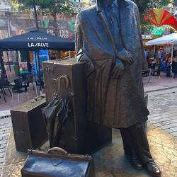 Encore une statue