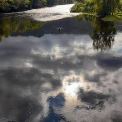 Siehst du den Fliegenfischer in der Dordogne?