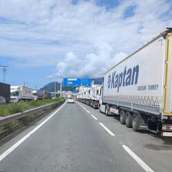 LKW Schlange an der georgischen Grenze